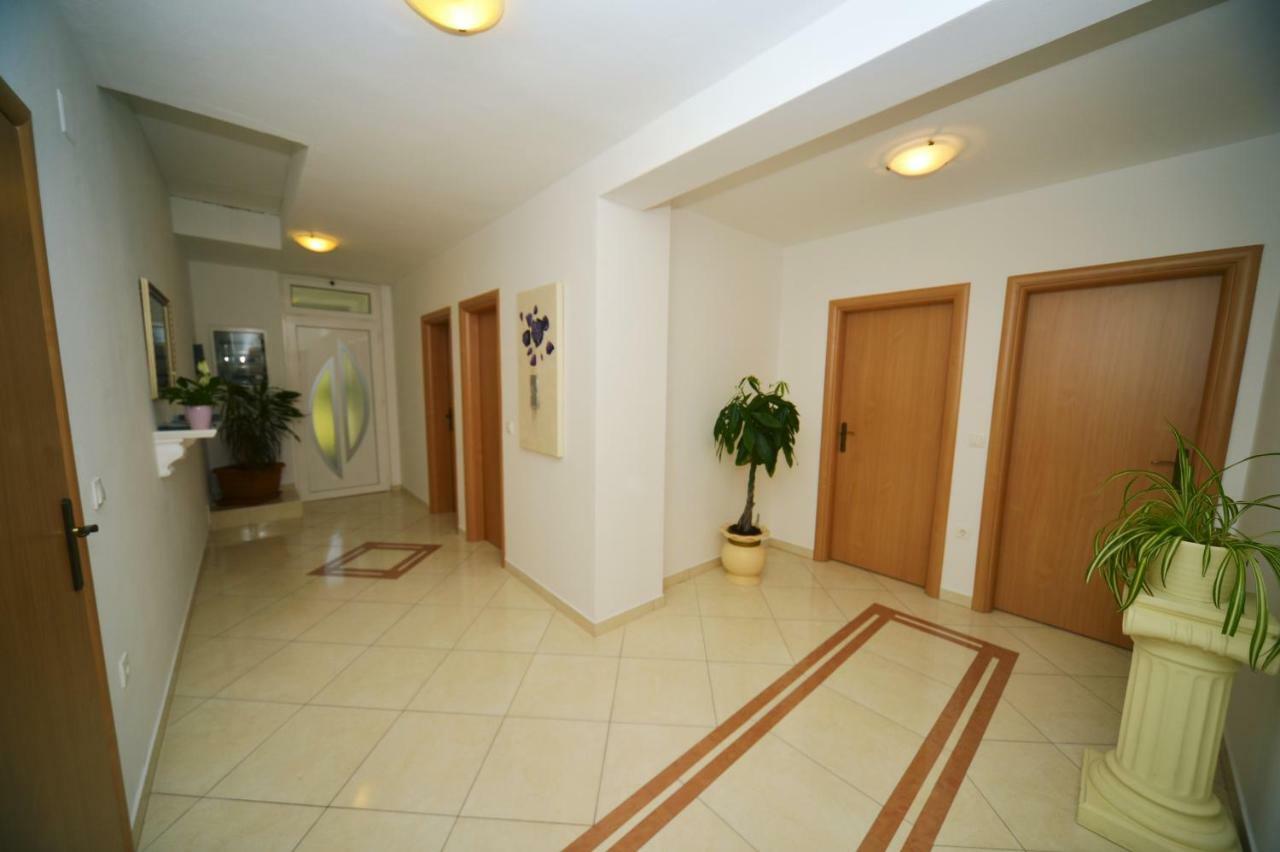 Apartments Mrkonja Матулі Екстер'єр фото