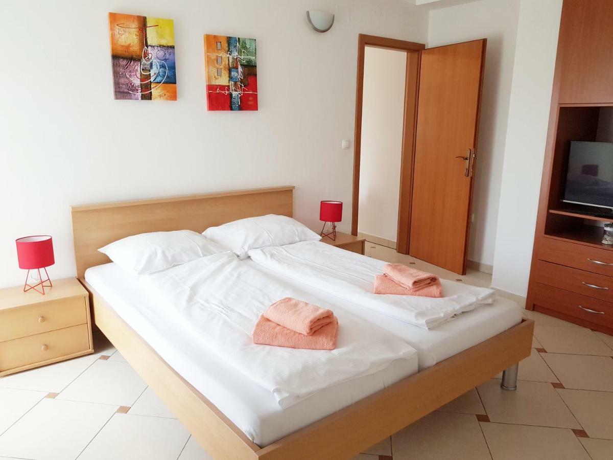 Apartments Mrkonja Матулі Екстер'єр фото